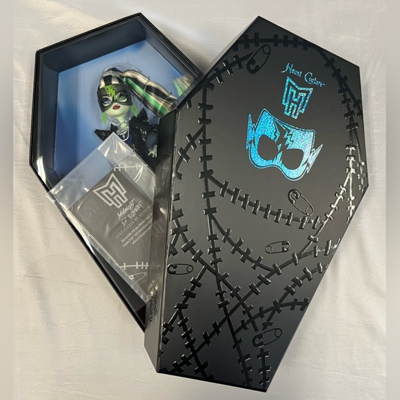 Monster High Haunt Couture Midnight Runway Frankie Stein Doll Mattel - Picture 9 of 14